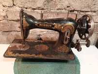 Zabytkowa maszyna do szycia Bobbin