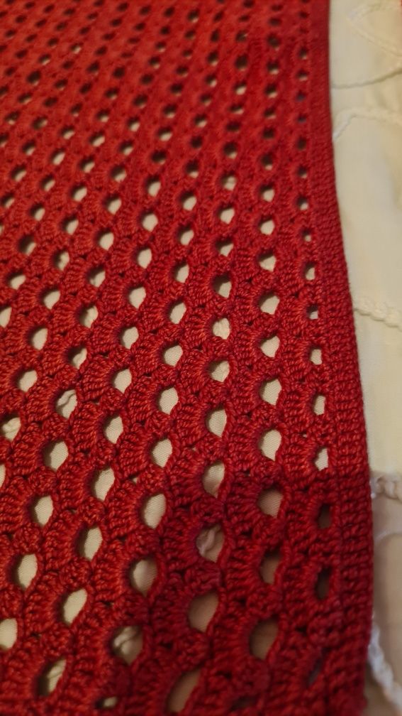Dous individuais de mesa, em croché vermelho.