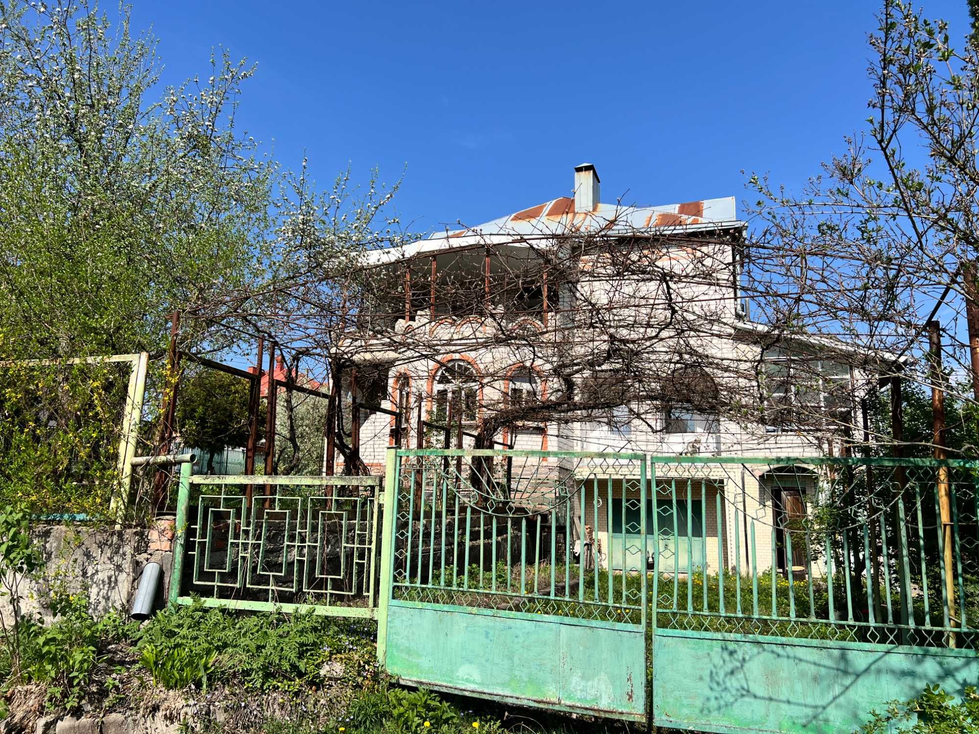 Цегляний 2 поверховий будинок с.Станишівка