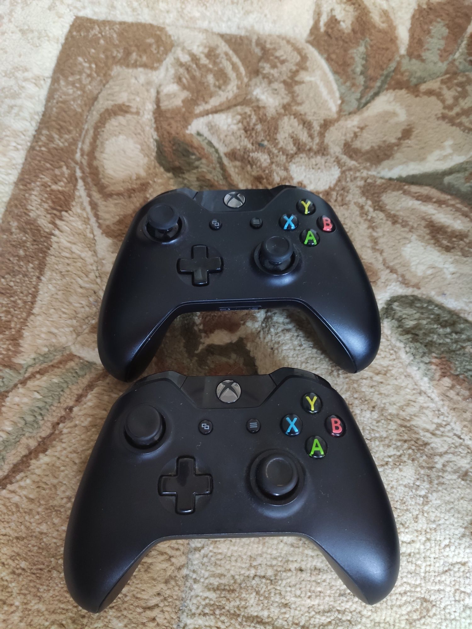 Xbox one 500gb + kinect + 2 геймпада