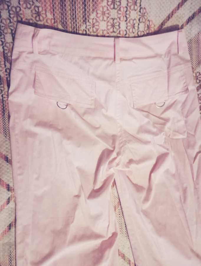 Чудові рожеві літні жіночі брюки з вишивкою