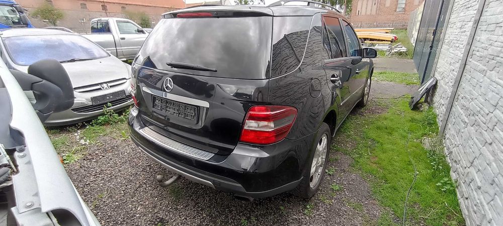 błotnik przód przedni mercedes ml 164 lak c197