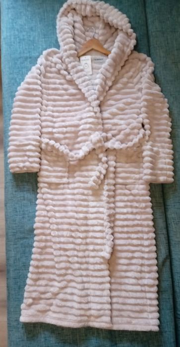 Жіночий халат з капюшоном