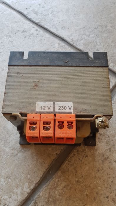 Transformador 230 volts AC para 12 V AC