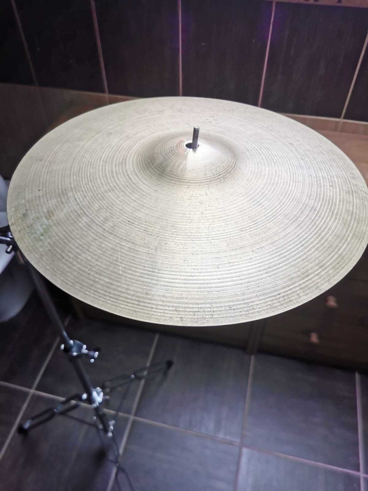 Set Zildjian Avedis Vintage 15,18,20 plus hihat Ufip Ritmo Vintage 14