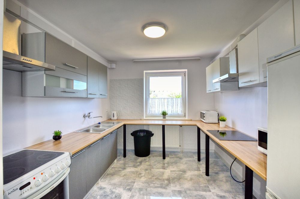 Hostel Lawica  lotnisko kwatera