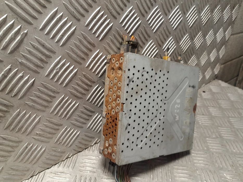 MERCEDES W220 KLASA S WZMACNIACZ TUNER DZWIĘKU BACKER A2208701789