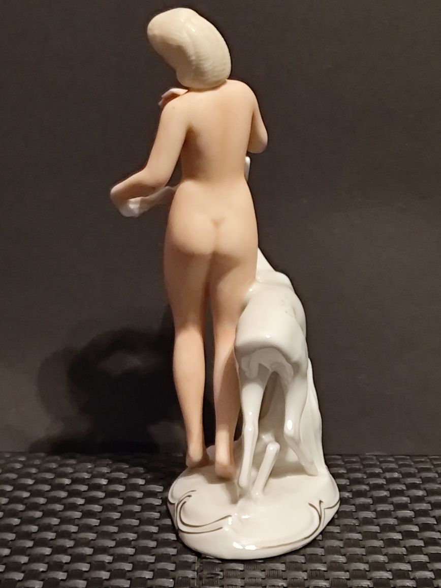 Porcelana Schaubach Kunst Wallendorf  Figurka Kobieta  z Sarenką
