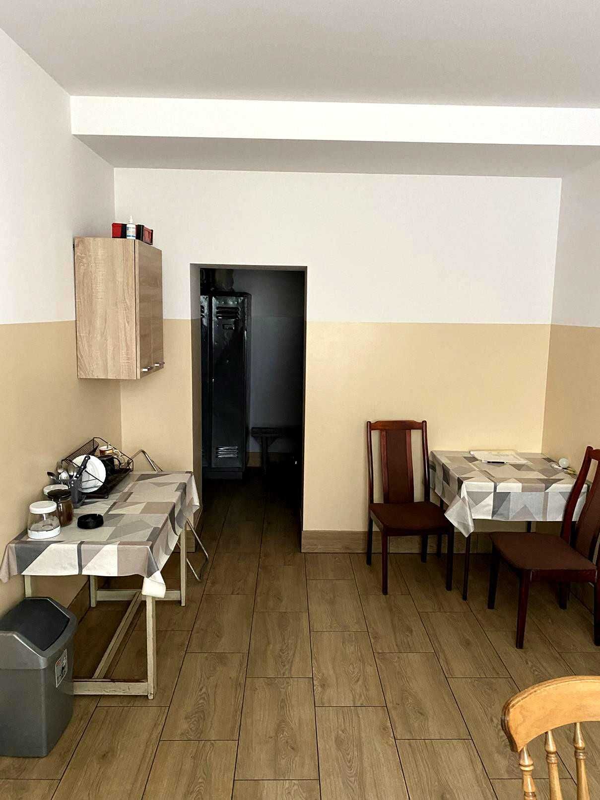 OBIEKT KOMERCYJNY z placem manewrowym i zapleczem sanitarnym, JASŁO