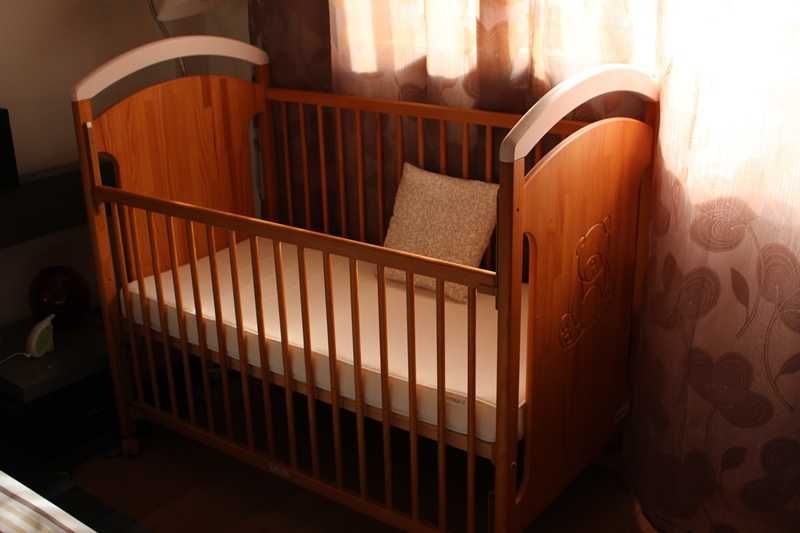 Berço Bébé com 1 mês de uso. sem colchão.