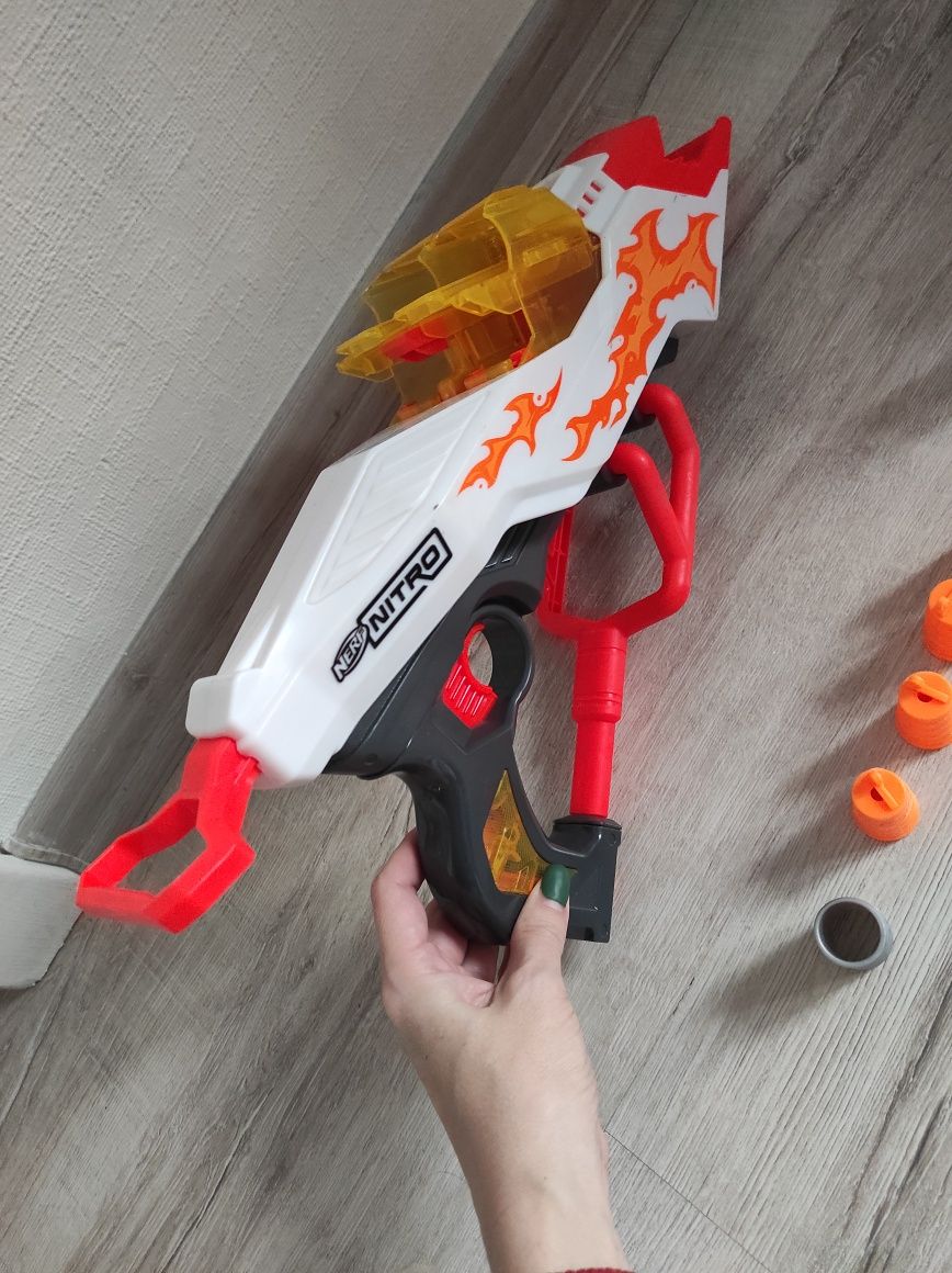 Nerf Nitro нерф нітро бластер з машинками стріляє