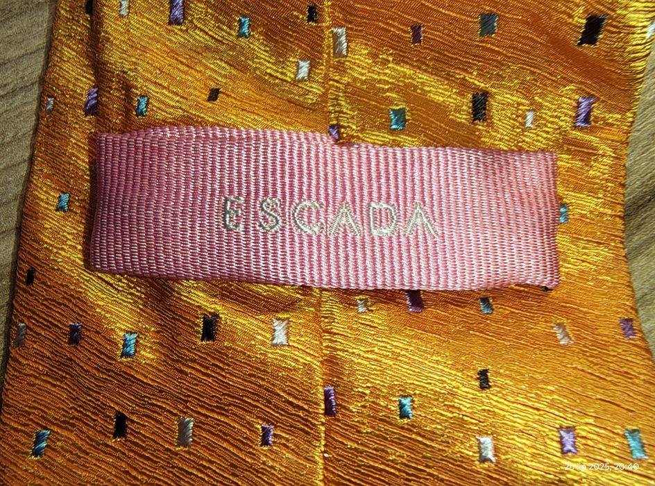 Oryginalny krawat Escada - Made in Italy - unikatowy wzór