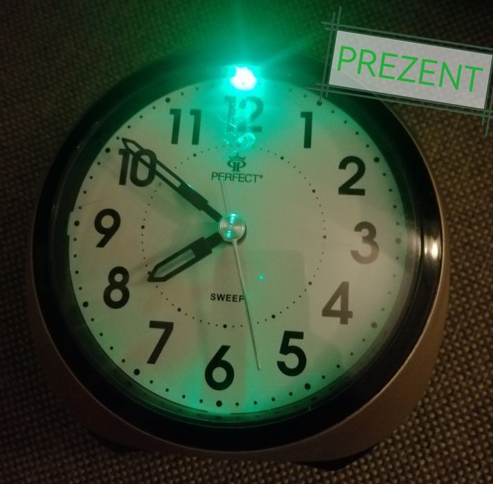 Zegarek z motywem mapa globusa patynowany i prezent budzik