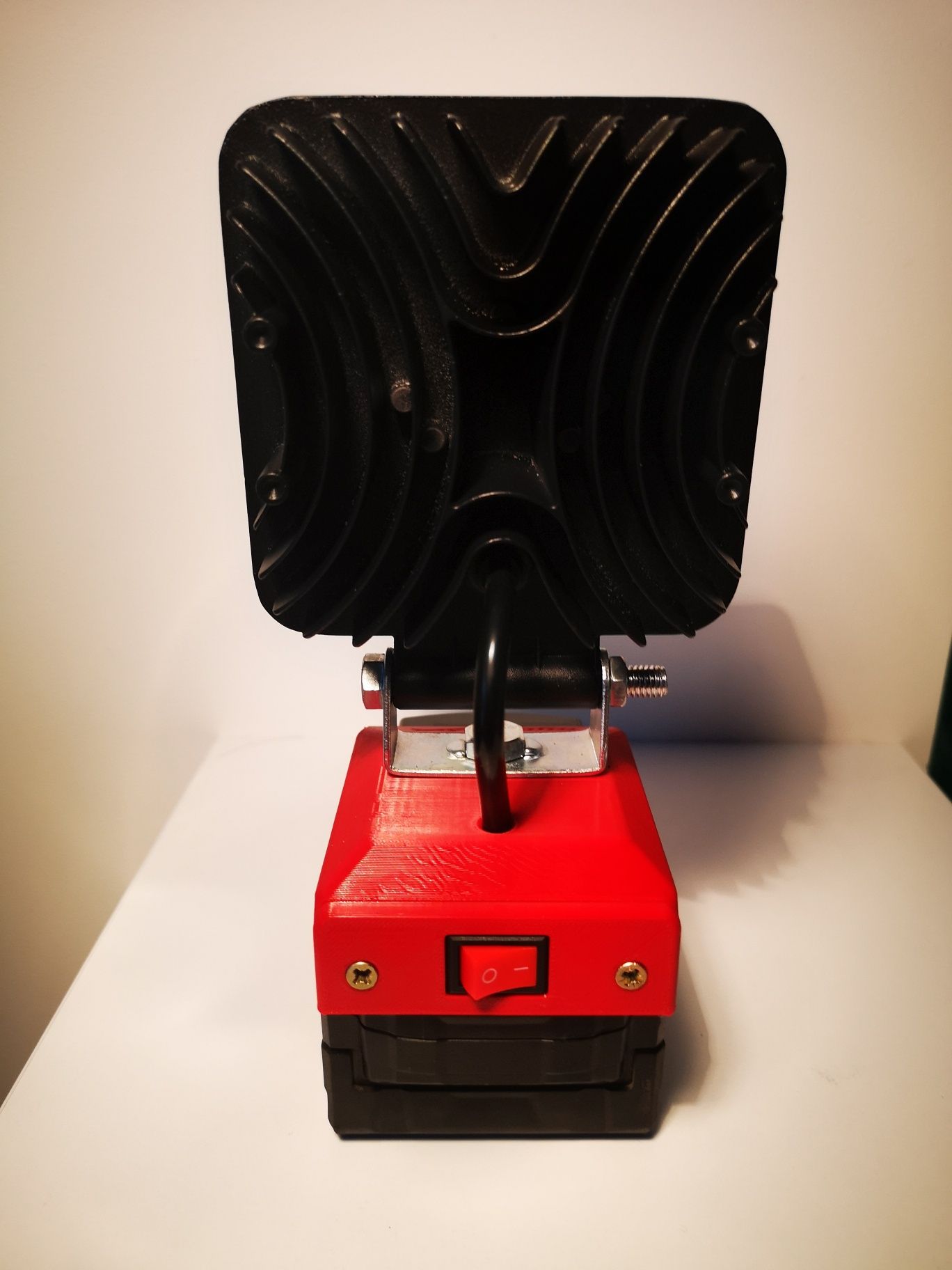 Milwaukee M18 Lampa led z adapterem do akumulatorów
