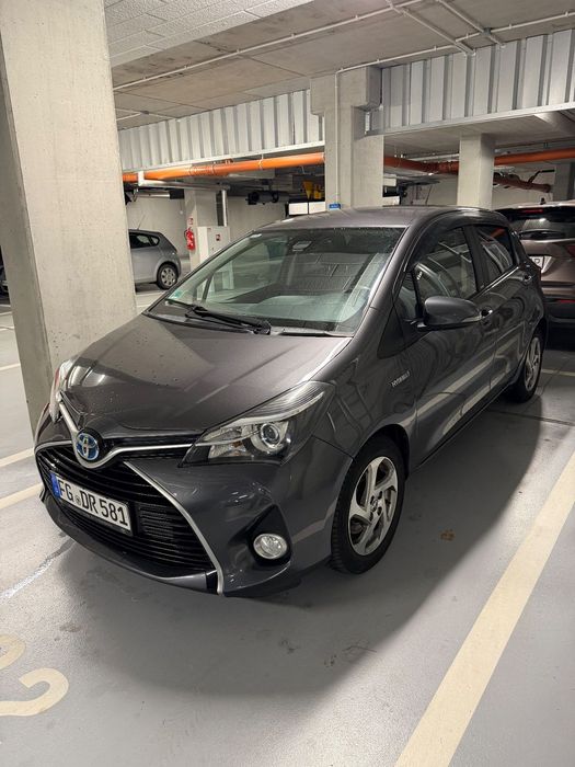 Toyota Yaris Hybryda niski przebieg hends free 4 el szyby