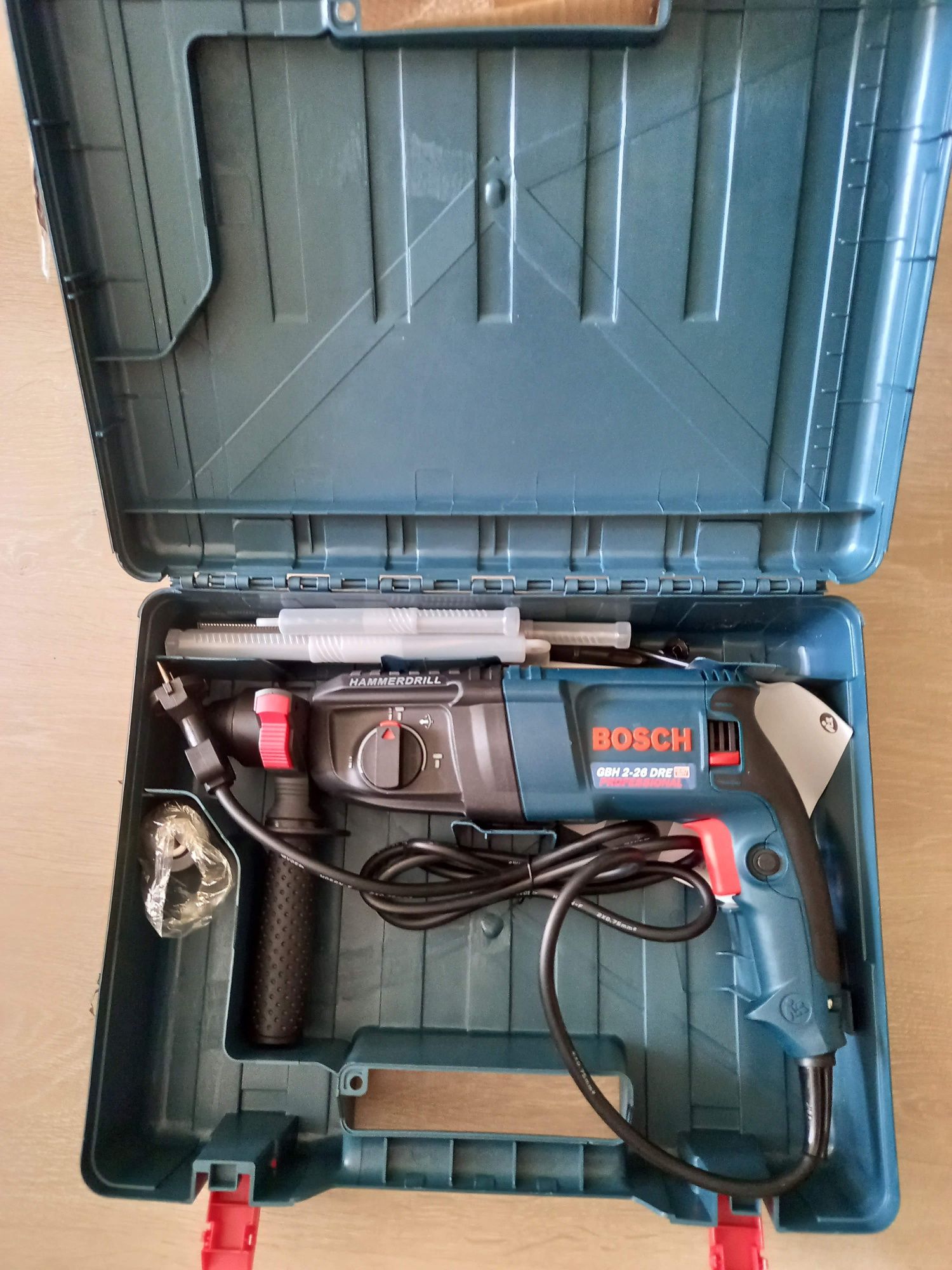 Продаю инструменты новые!!! Чемодан 6000 BOSCH- 2000  торг