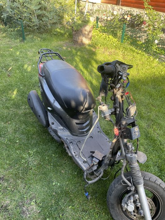 Продам на запчасти скутер axis street 125