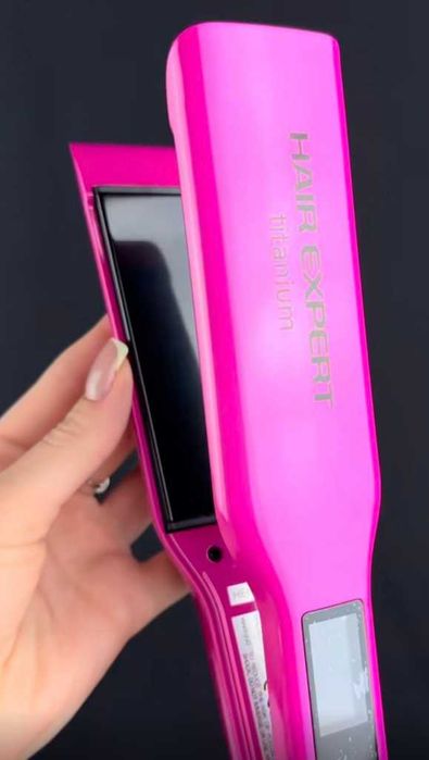 Титанові вирівнювачі Hair Expert з широкими пластинами