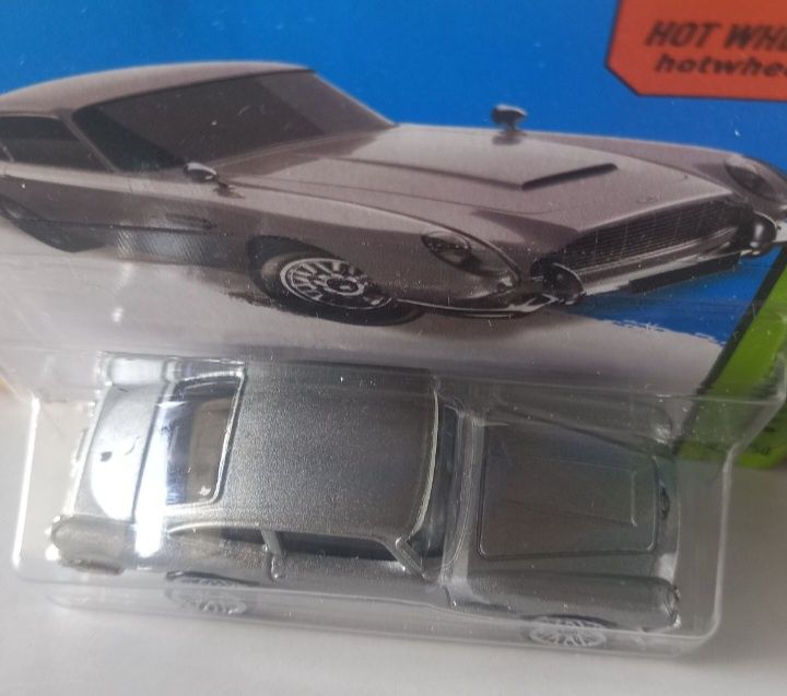 Conjunto 2 hot wheels do filme  james bond 007