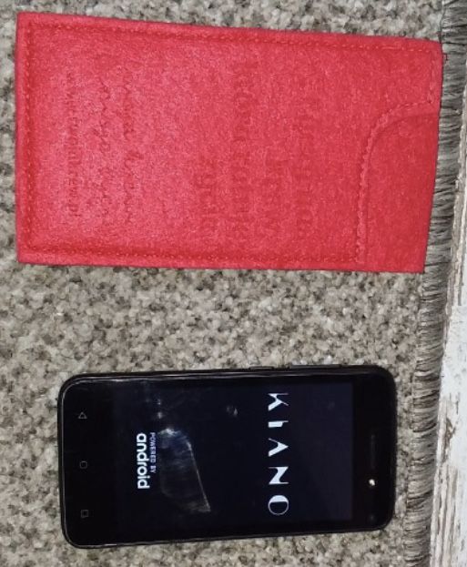 Smartfon KIANO ELEGANCE 4.0 + Etui + Power Bank