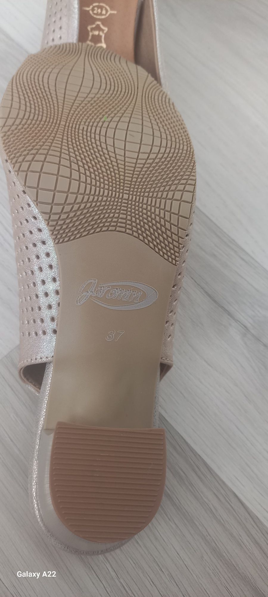 Buty damskie letnie na obcasie perłowe Jaromin nowe bez metki