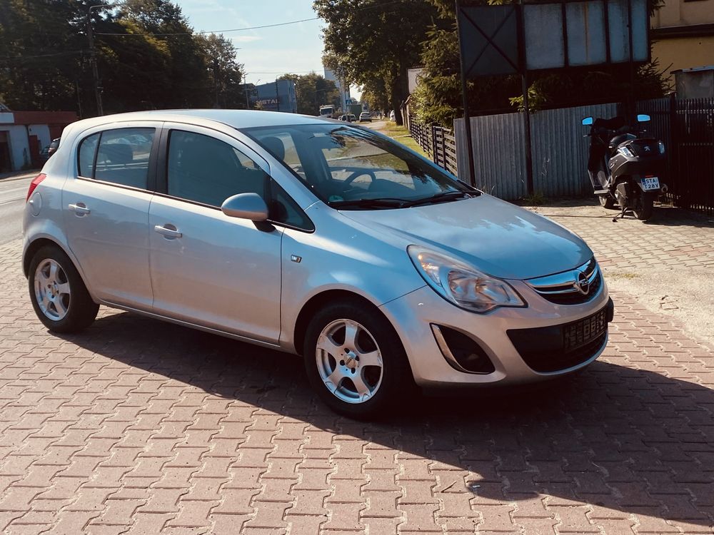 Opel corsa rok 2011 poj 1.2 przeb 195tys 5-d klima zadbana