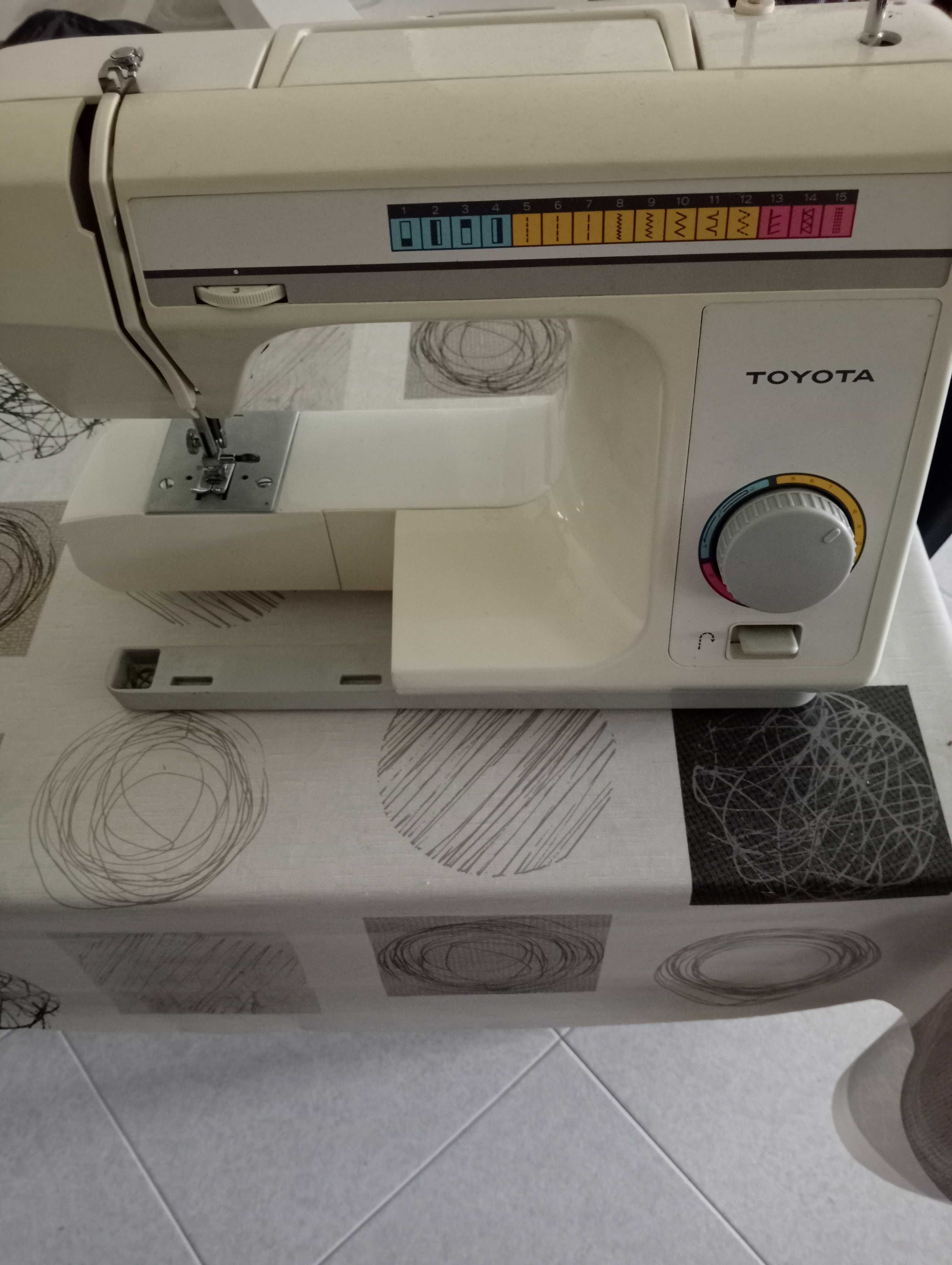 Máquina de Costura Toyota