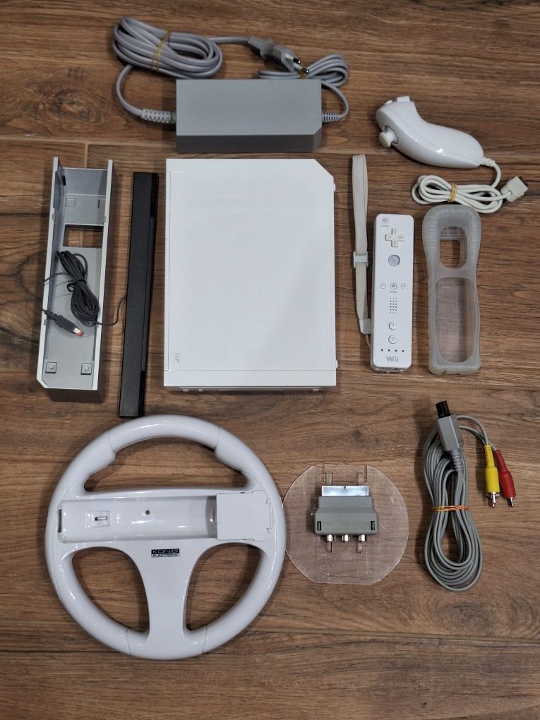 Vendo Nintendo Wii com aproximadamente 50 jogos digitais.