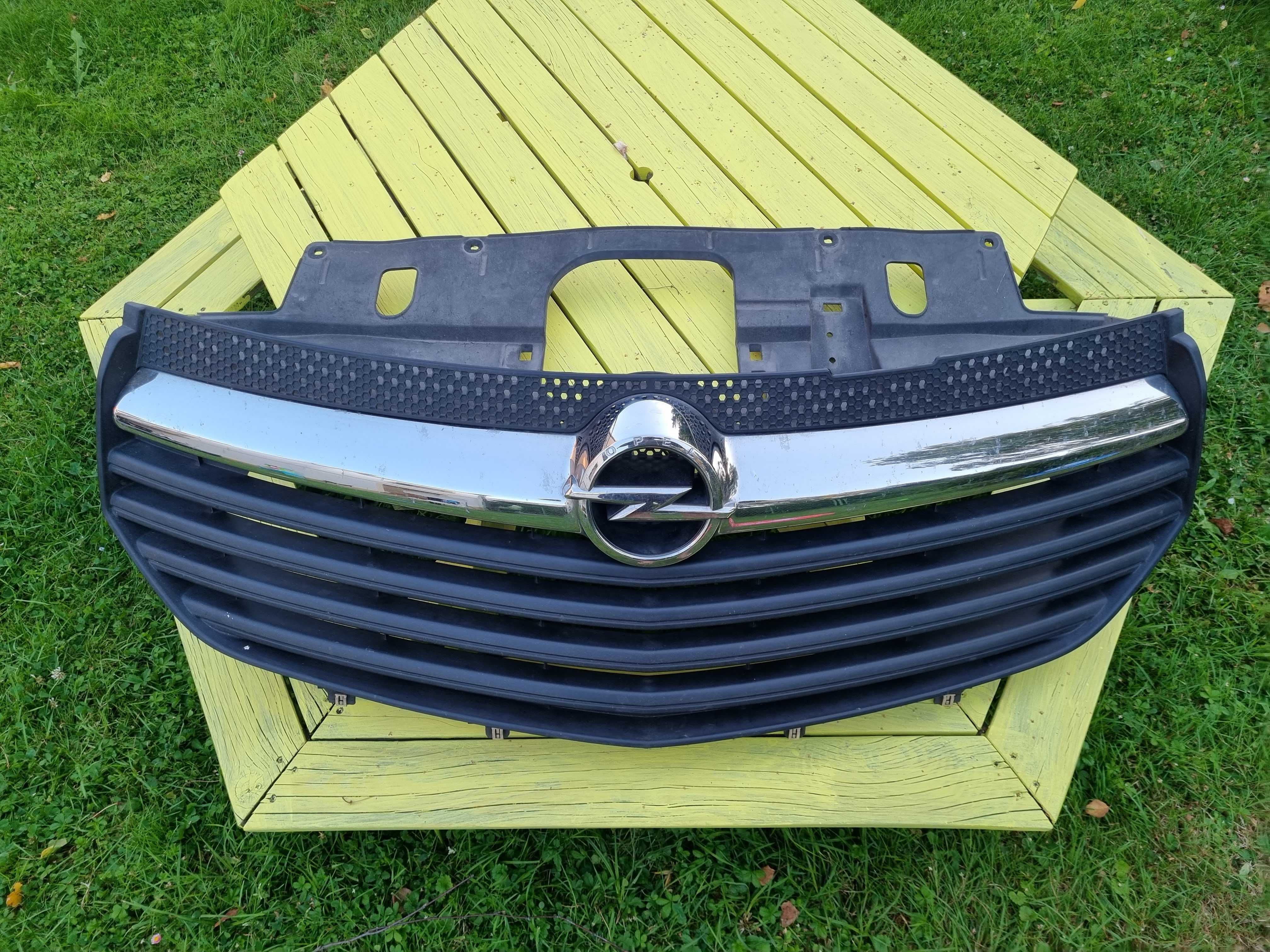OPEL VIVARO B (14-19)- ATRAPA GRILL zderzaka chrom