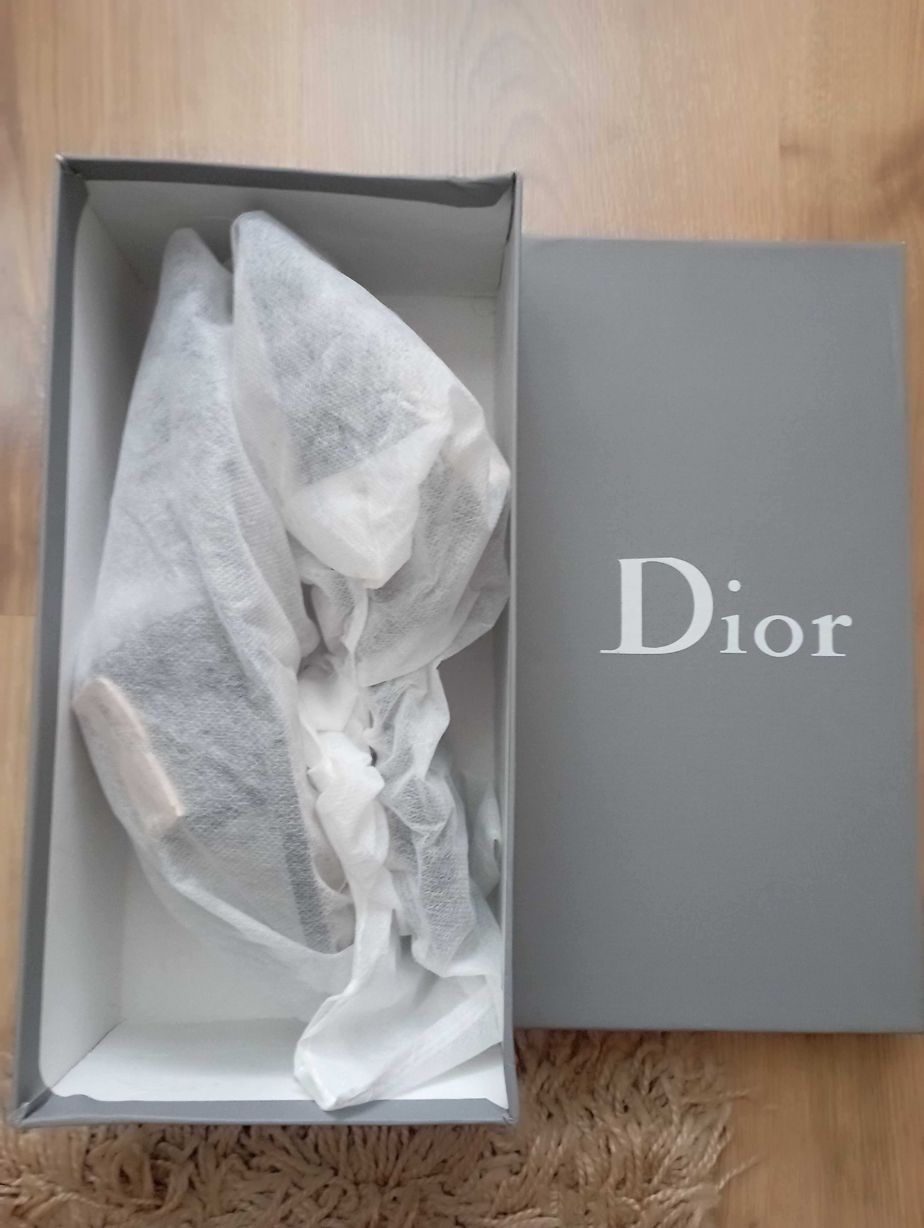 Шикарні шкіряні шльопанці Dior