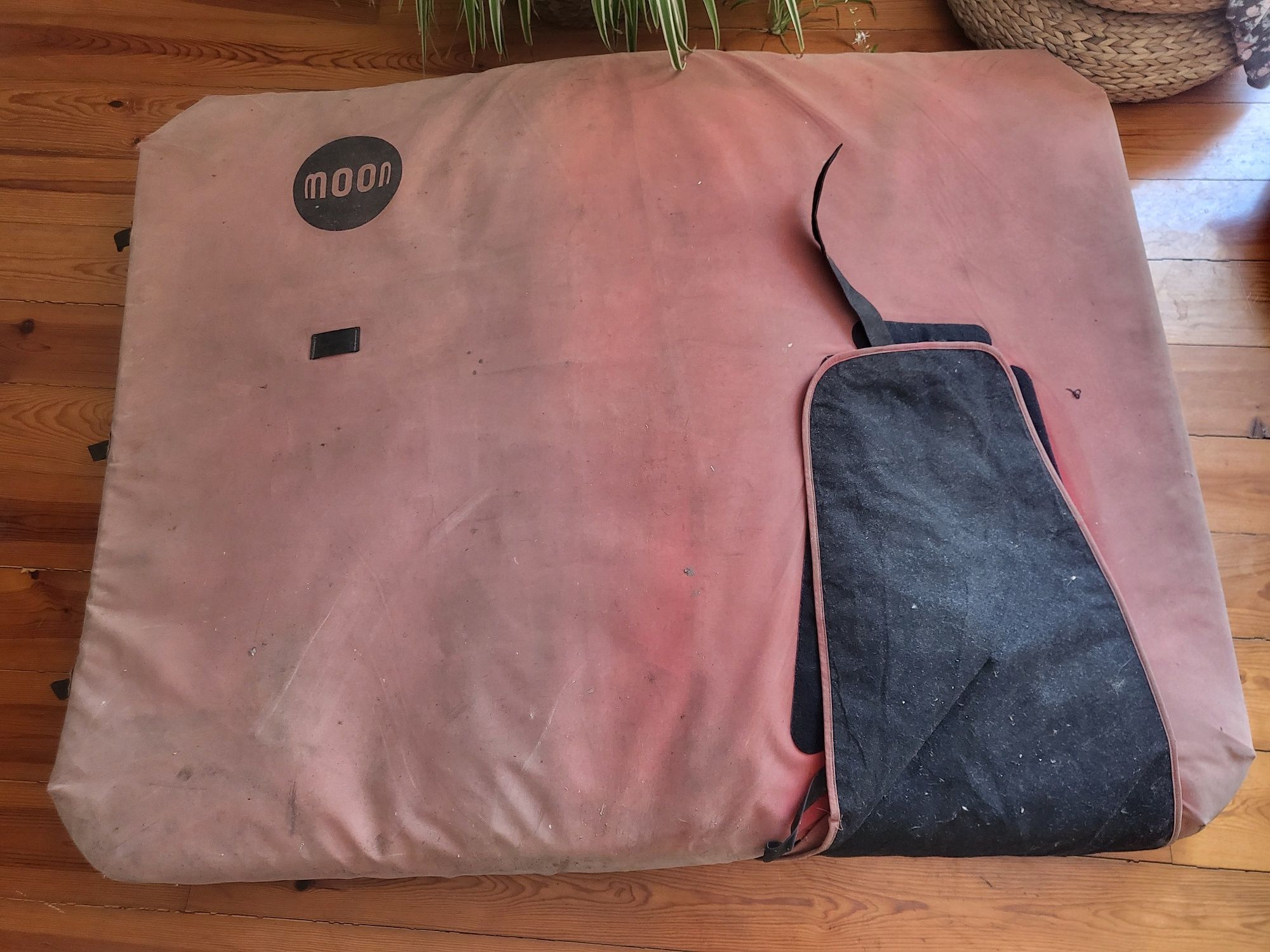 Boulder mat from Moon