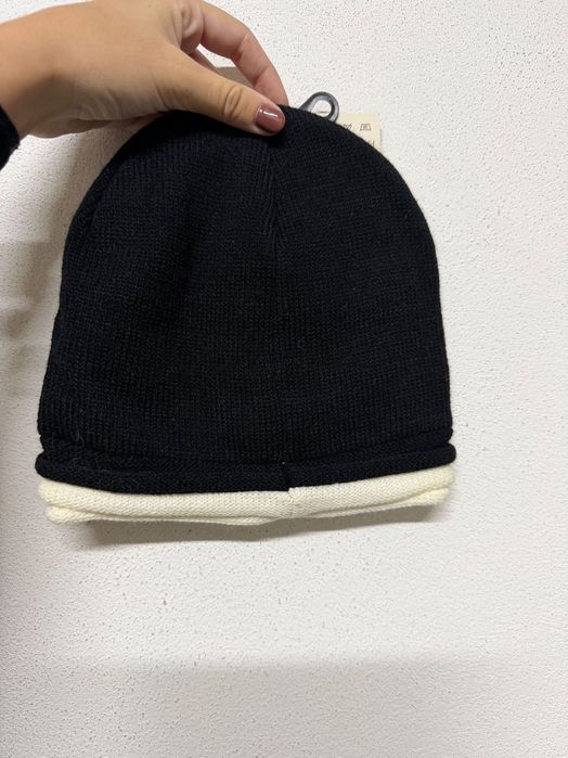 Gorro com etiqueta