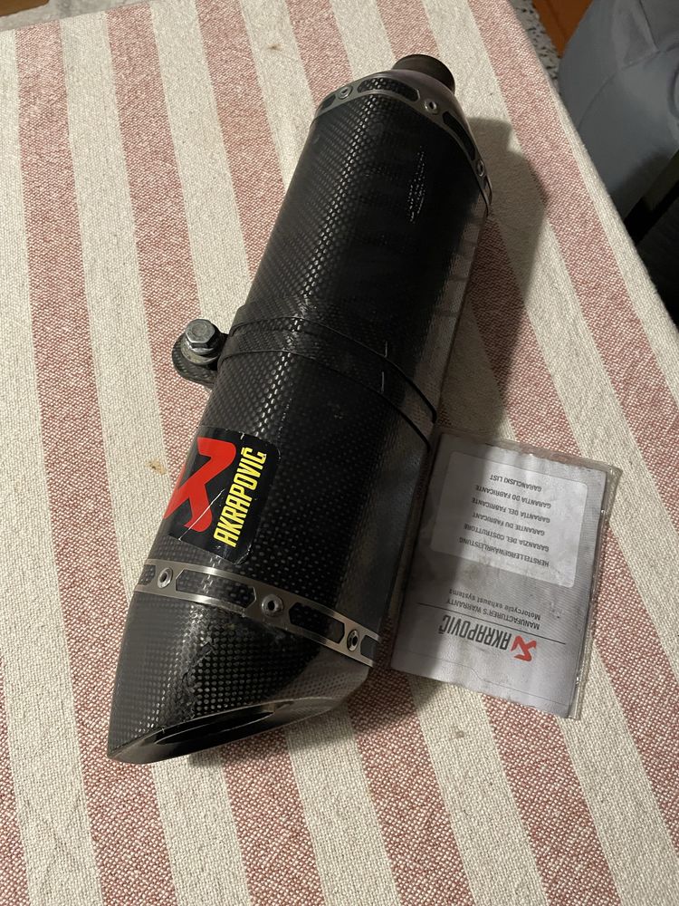 Escape Akrapovic Slip On
