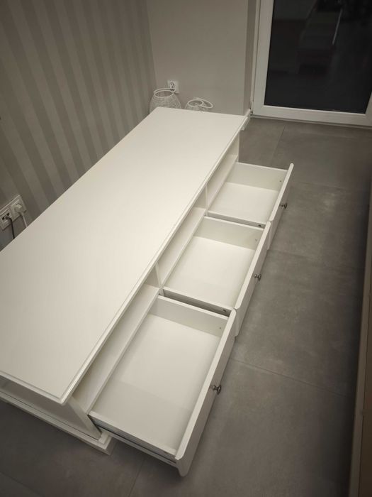 Szafka RTV złamana biel z IKEA