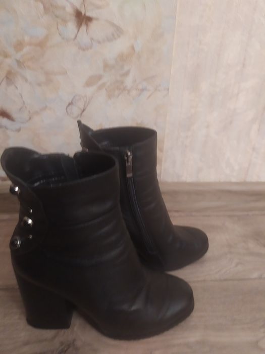 Жіночі шкіряні черевики