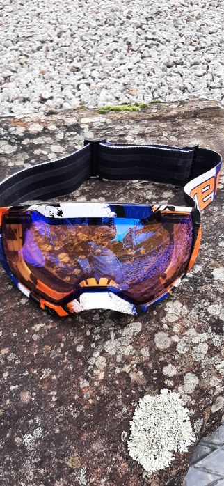 Couloir e ski,snowboard.