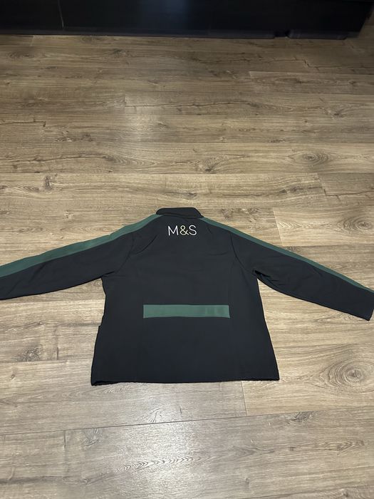 Чоловіча софтшелл куртка M&S чорного кольору з зеленими вставками