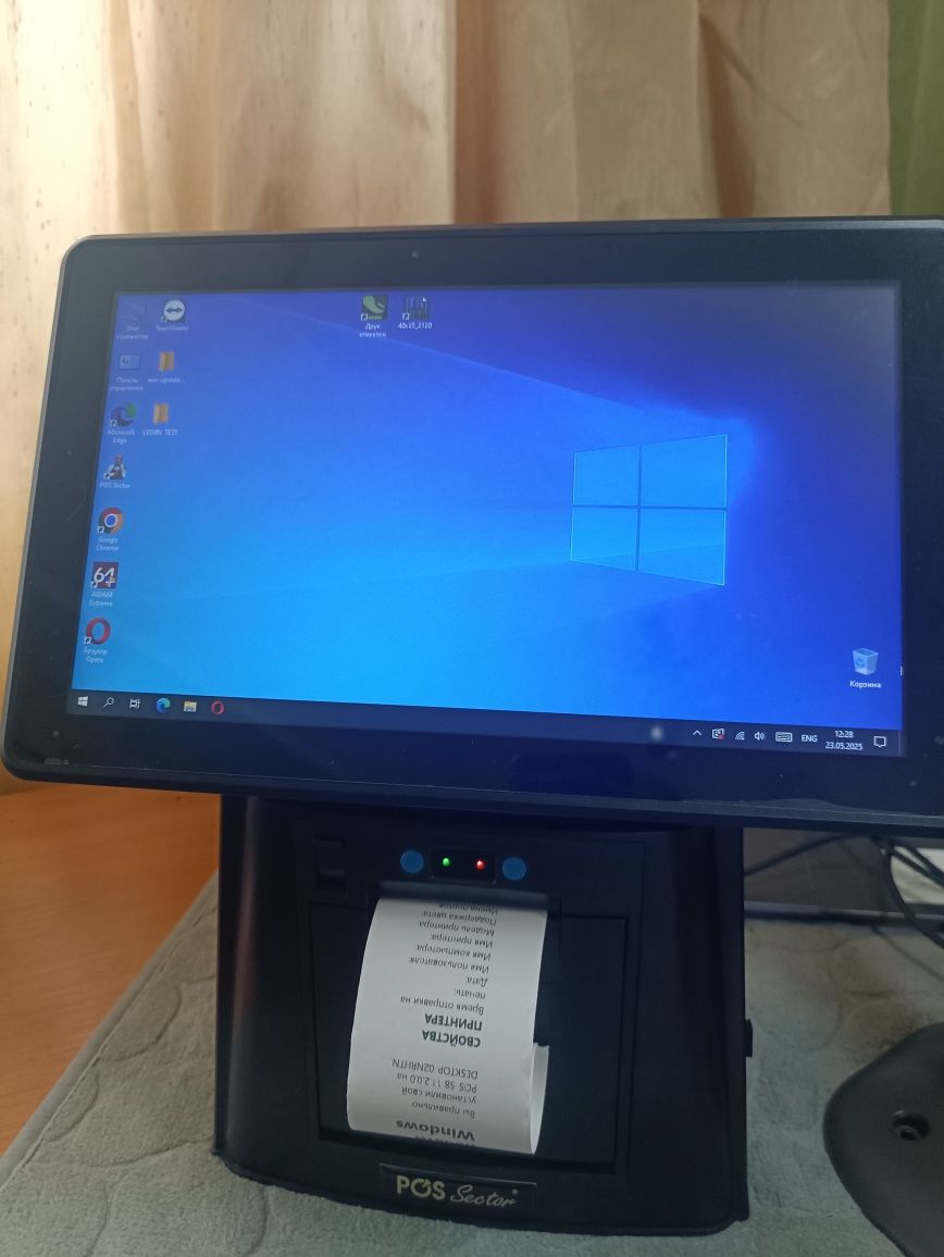 POS-терминал с встроенным чековым принтером  Сенсорный Windows POS