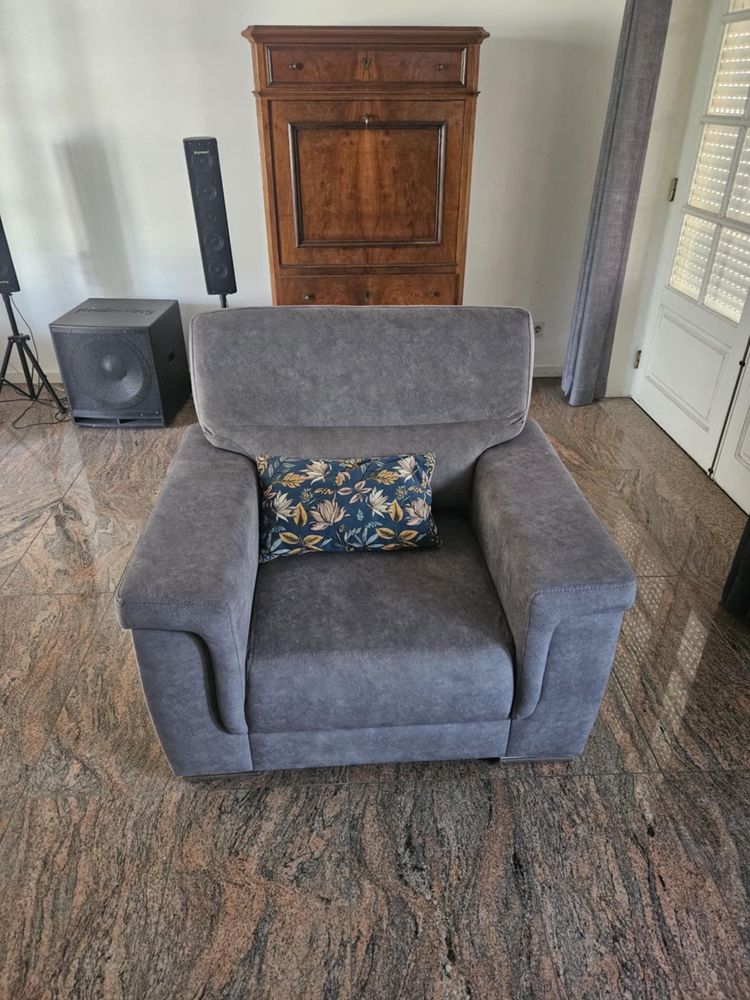 Vendo mesa de ping pong sofas nunca usados
