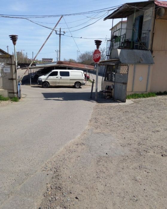 Продаю / сдаю / крытое место на стоянке под авто.