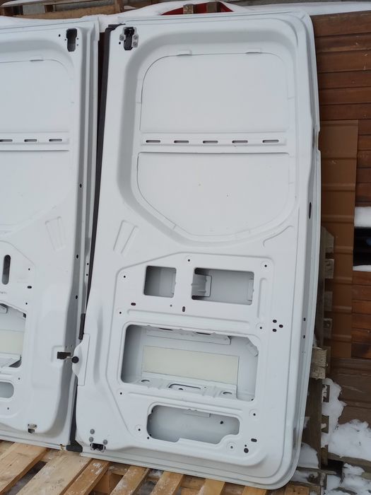 Двері задні низькі нові оригінальні Мерседес Спрінтер - 907.