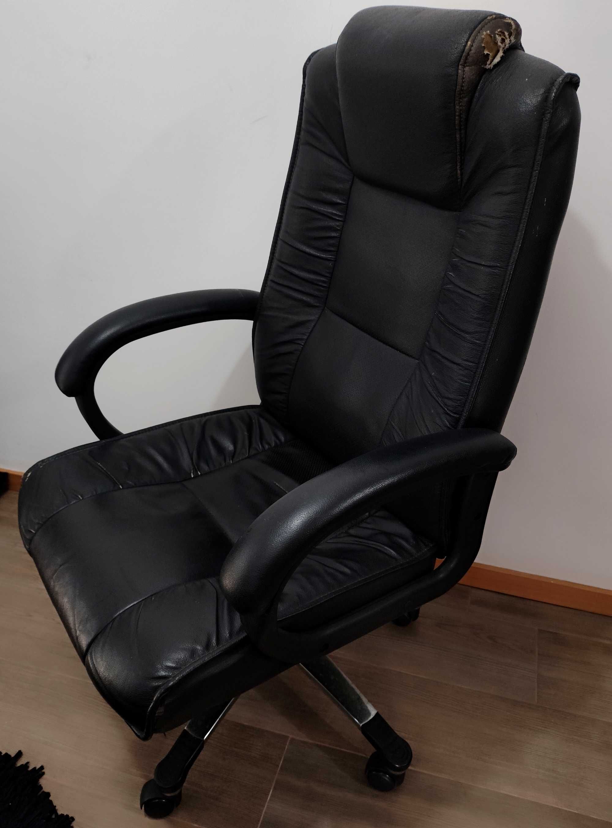 Vendo mesa e cadeira de escritório