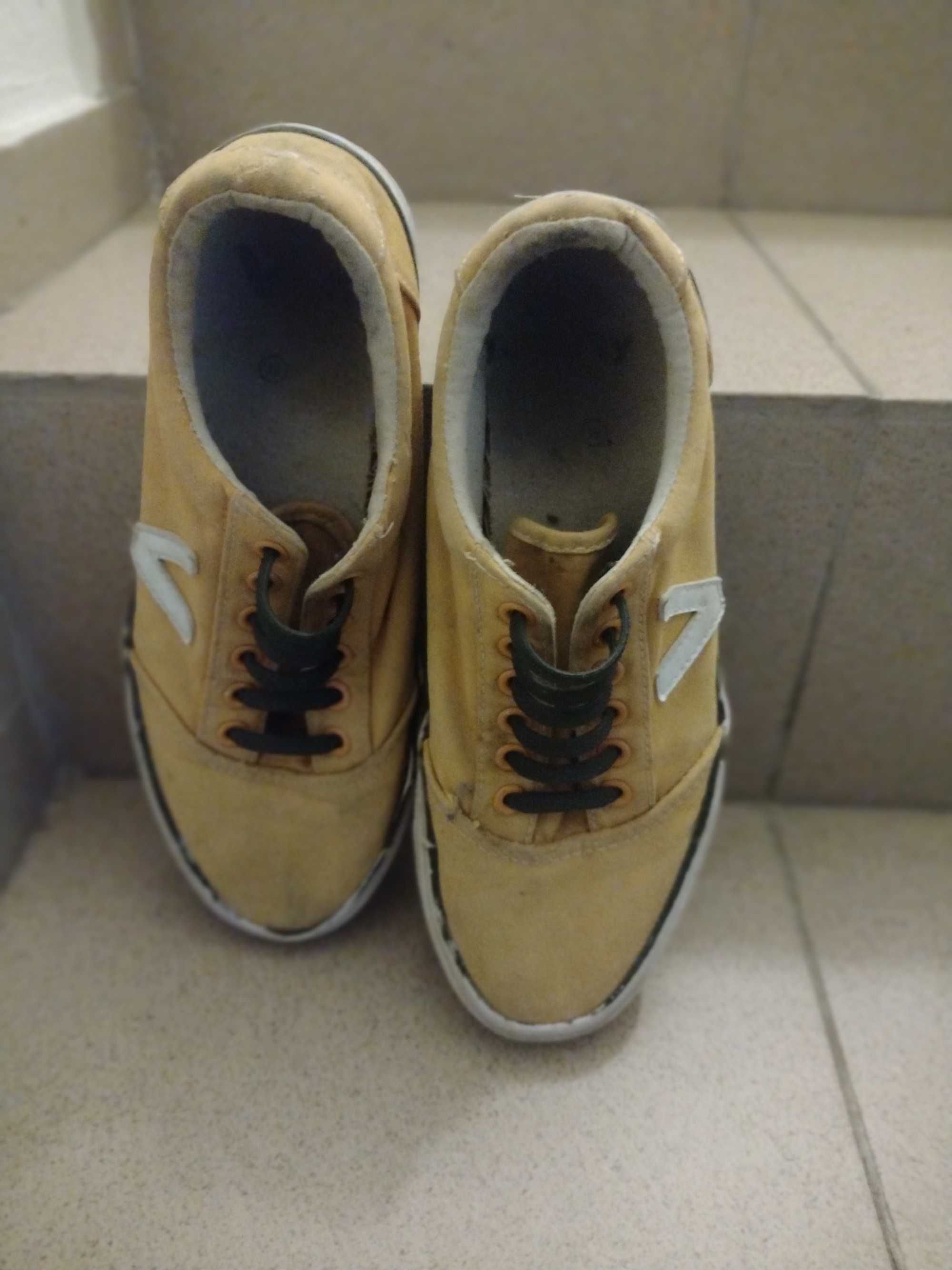 Buty trampki rozmiar 38 bez sznurowania