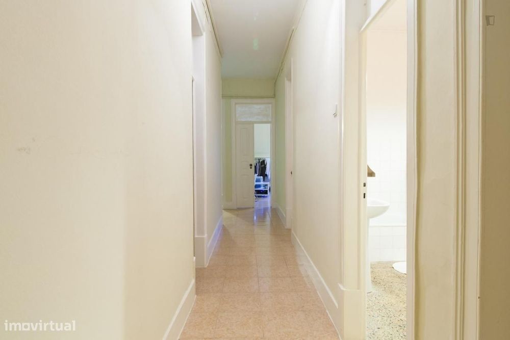 Quarto - localizado em São Sebastião Lisbon