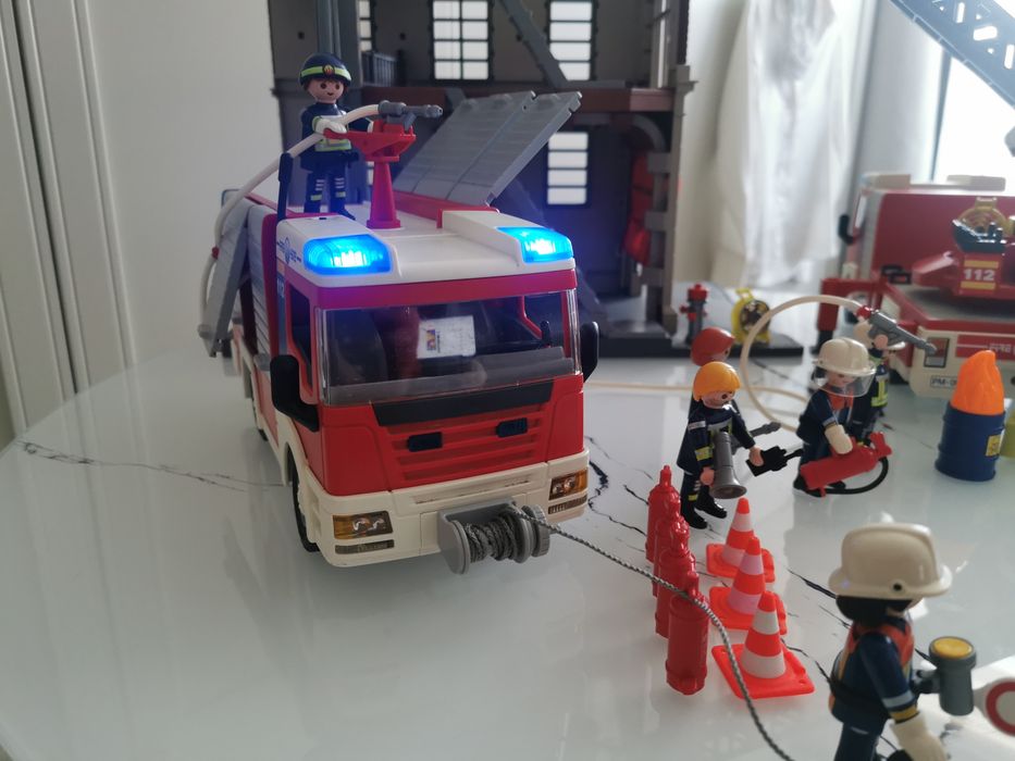 Playmobil duży zestaw straży pożarnej, budynek i auta