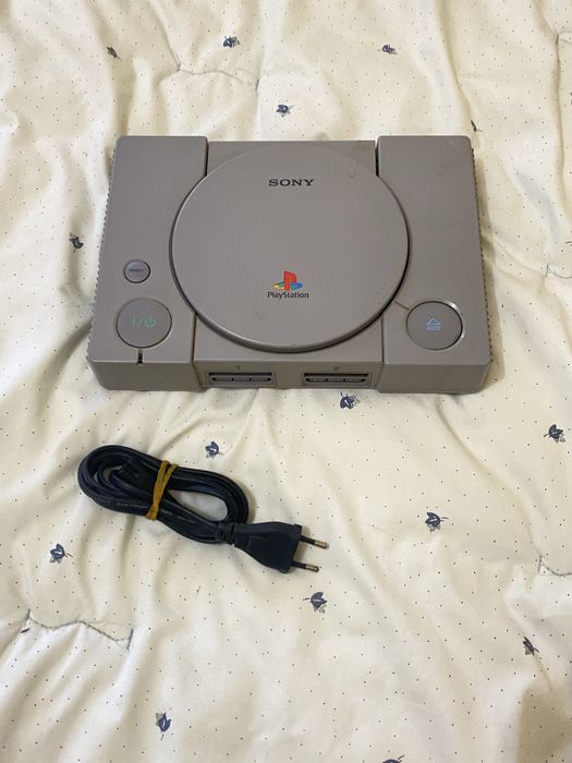 Playstation 1 fat. Como nova