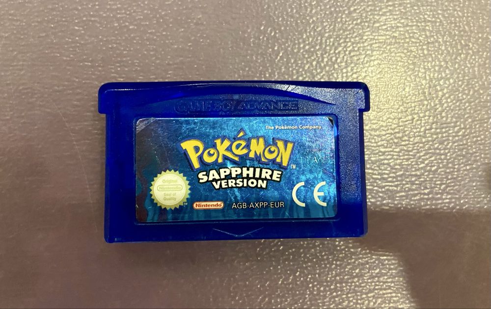 Gameboy Advance + Pokemon Saphire