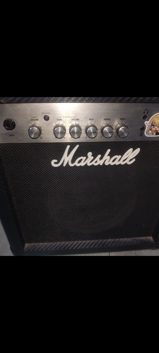 СРОЧНО ПРОДАЮ Fender Squier Stratokaster + комбоуселитель Marshall