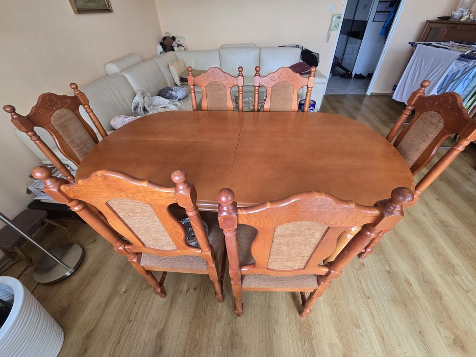 Narożnik, stół z krzesłami