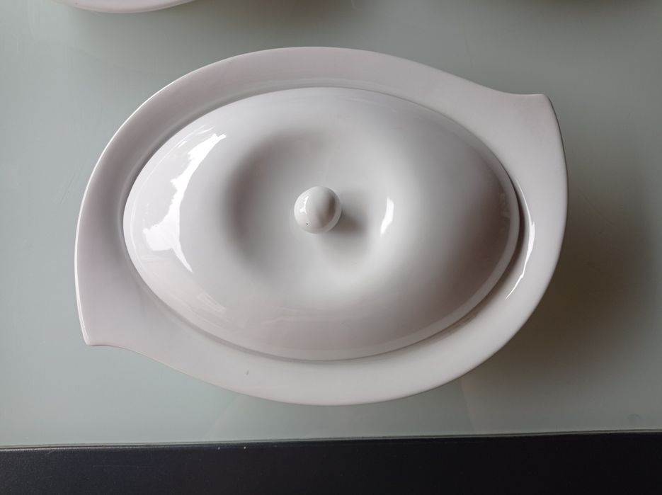 Salaterka z pokrywką 25 cm biała porcelana